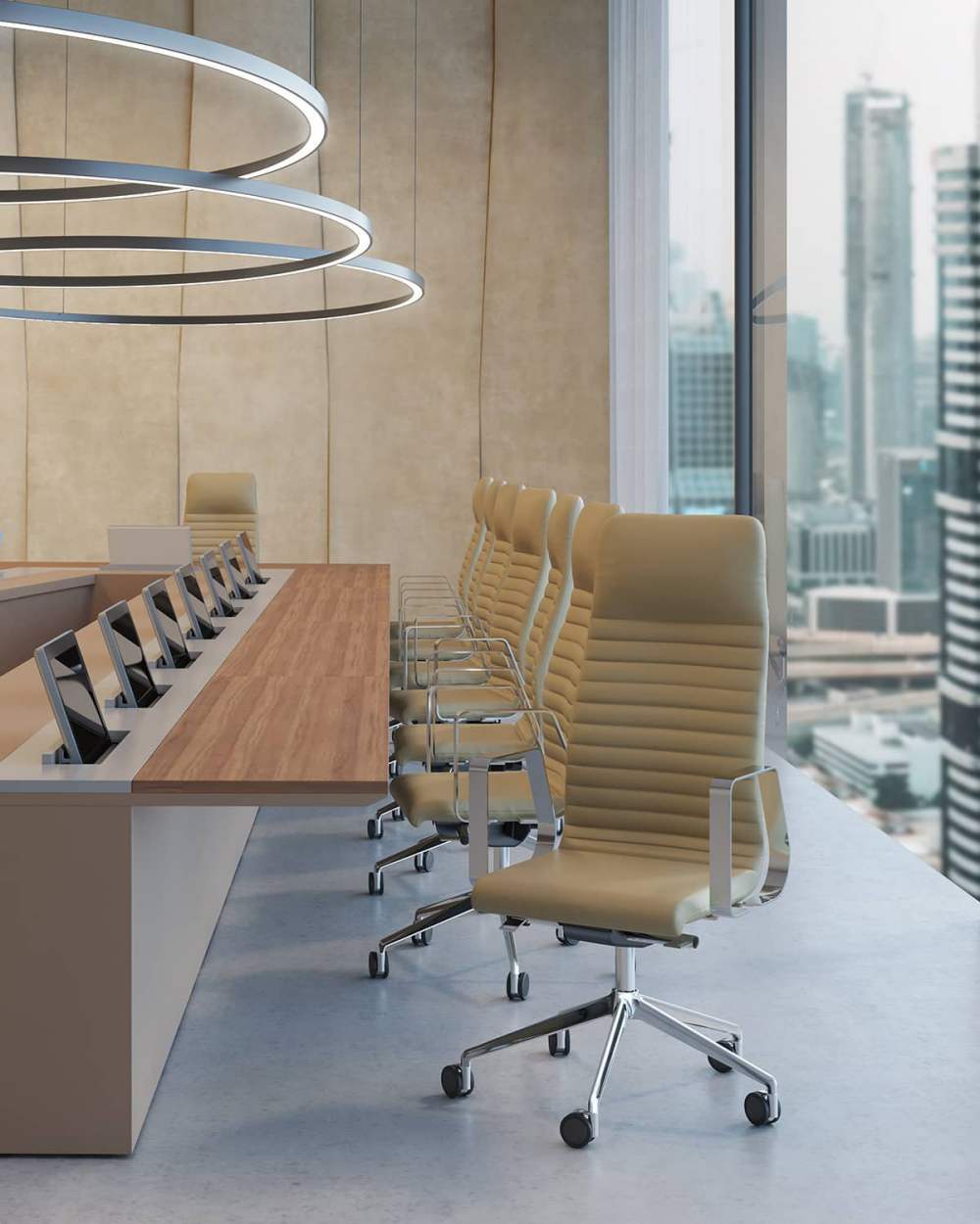 Sillas de oficina ergonómicas en sala de juntas moderna con mesa de trabajo.